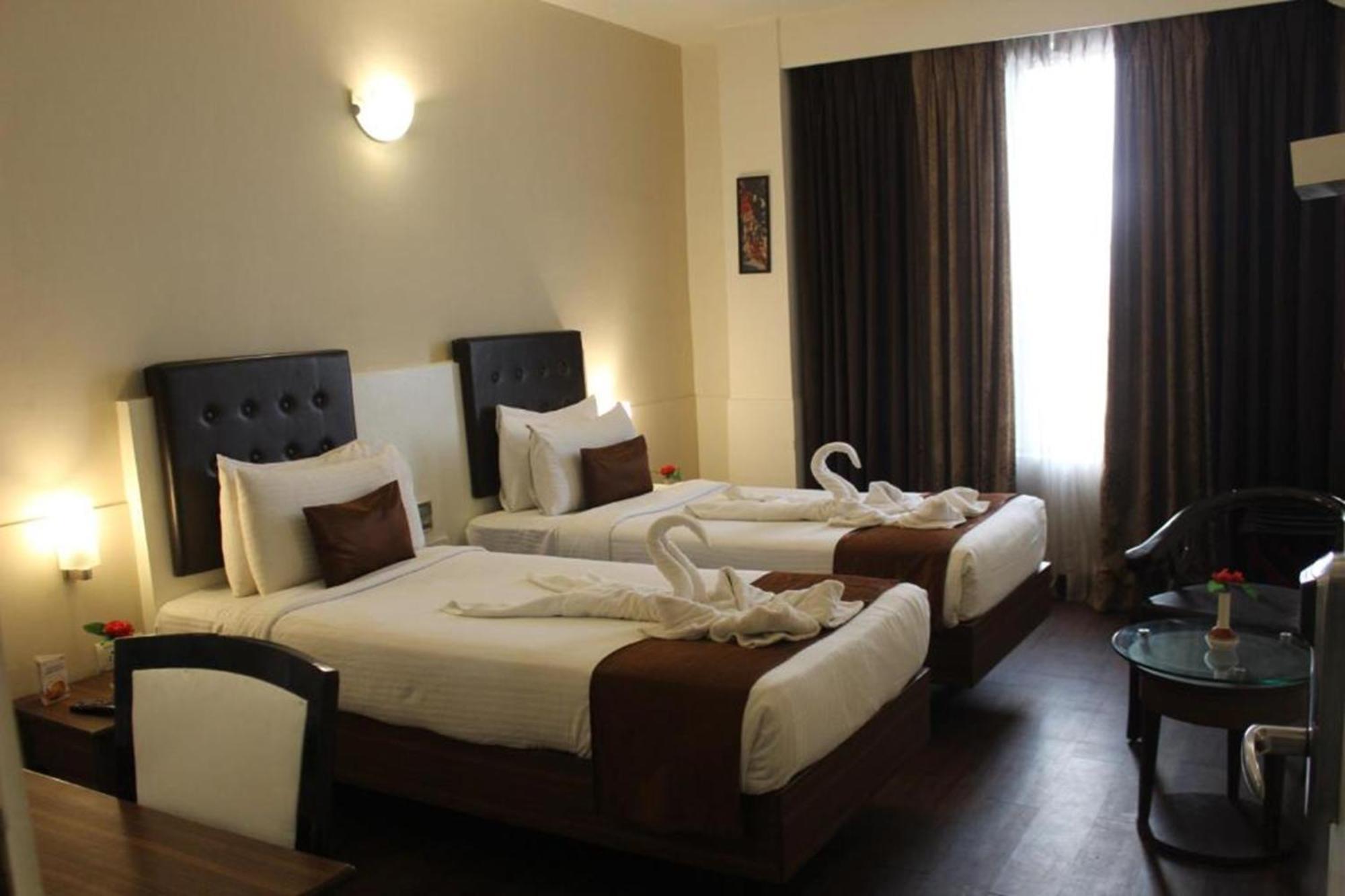 Avexia Premiere Agra Hotel Buitenkant foto