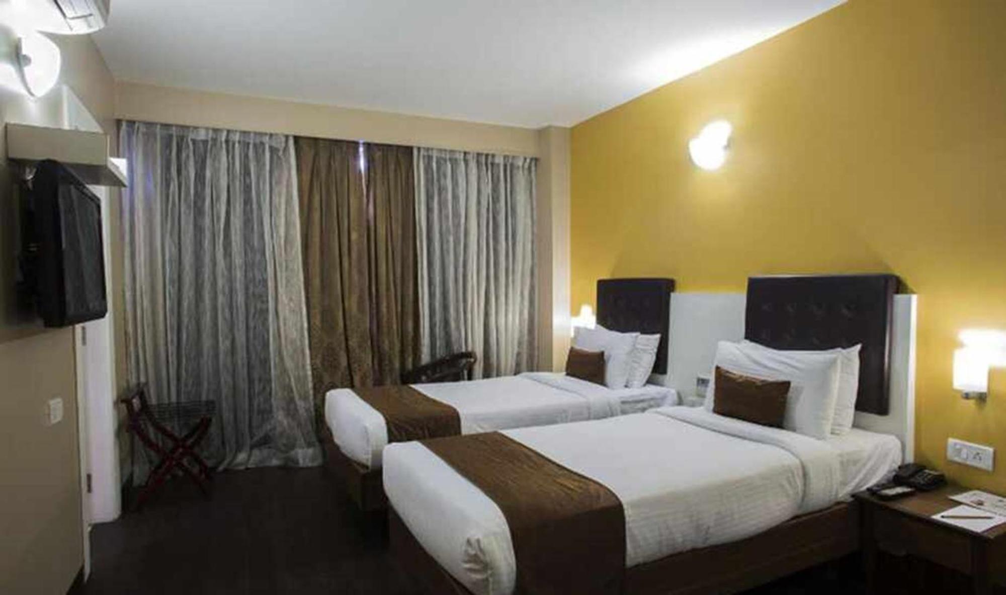 Avexia Premiere Agra Hotel Buitenkant foto