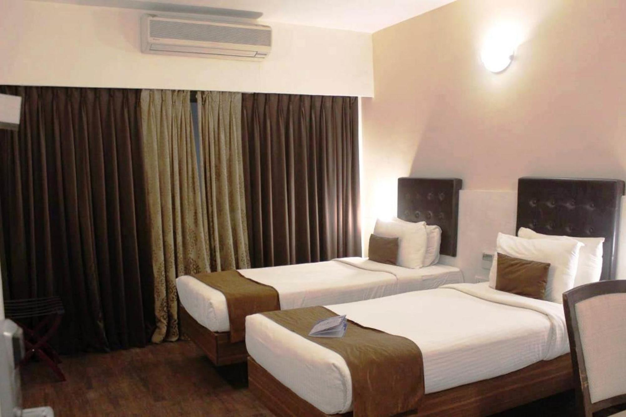 Avexia Premiere Agra Hotel Buitenkant foto