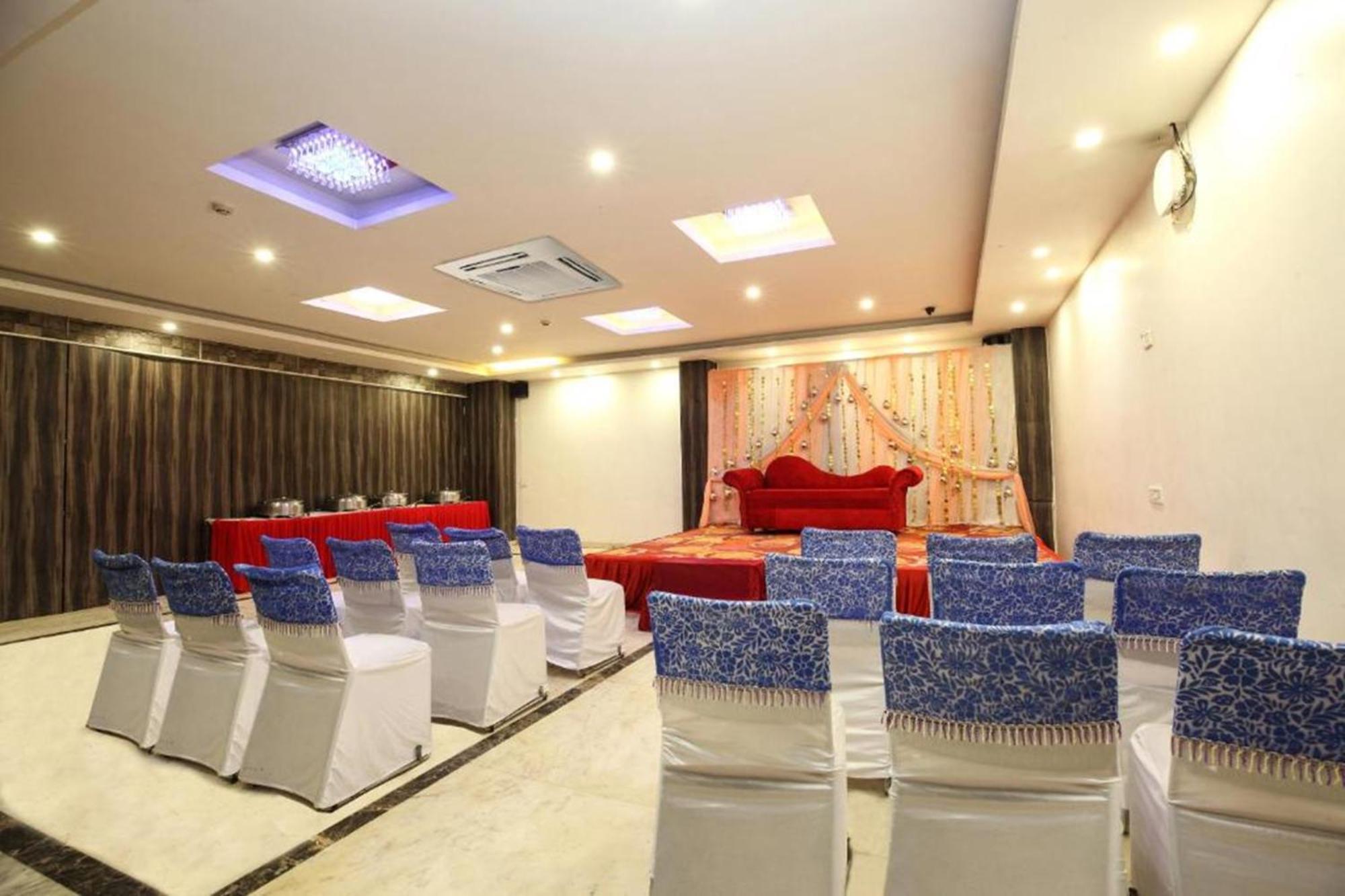 Avexia Premiere Agra Hotel Buitenkant foto