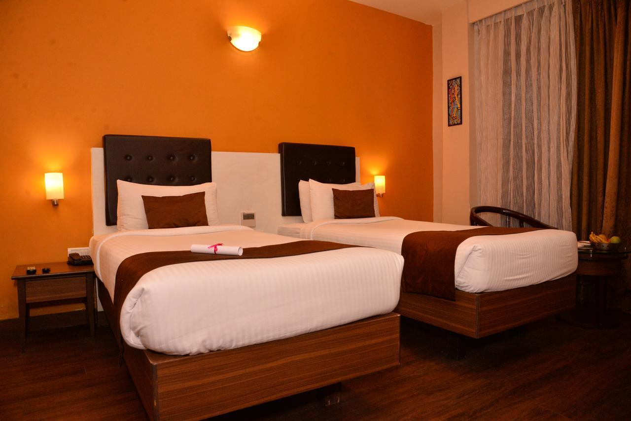 Avexia Premiere Agra Hotel Buitenkant foto
