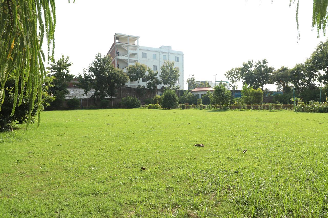 Avexia Premiere Agra Hotel Buitenkant foto